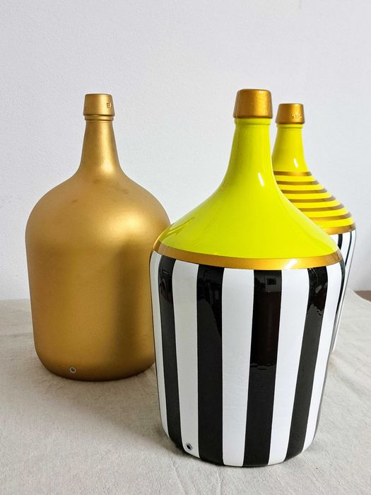 3 garrafões pintados à pistola para decoração ou eletrificação