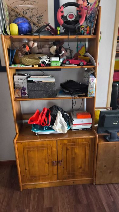 Mobília cómodas, estante e secretária