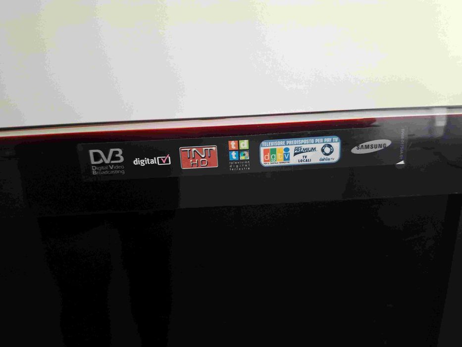 TV SAMSUNG 32 UE32B6000VW em bom estado