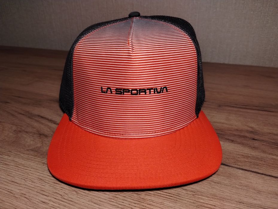 Czapka z daszkiem La Sportiva Fade Trucker cherry tomato/carbon L/XL