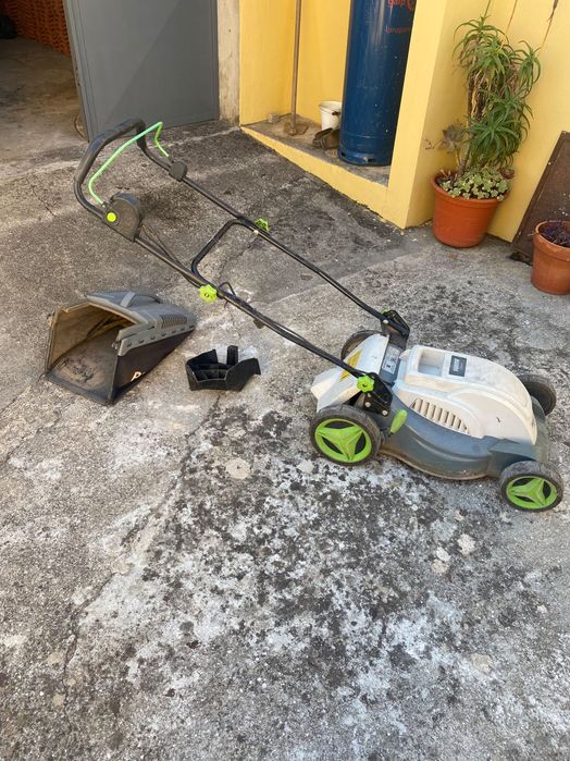 Máquina de cortar a relva elétrica