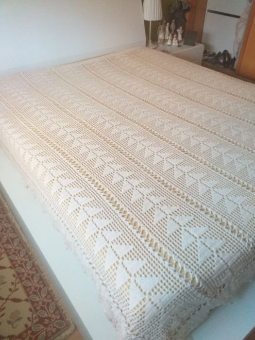 Colcha de renda beje feita à mão!