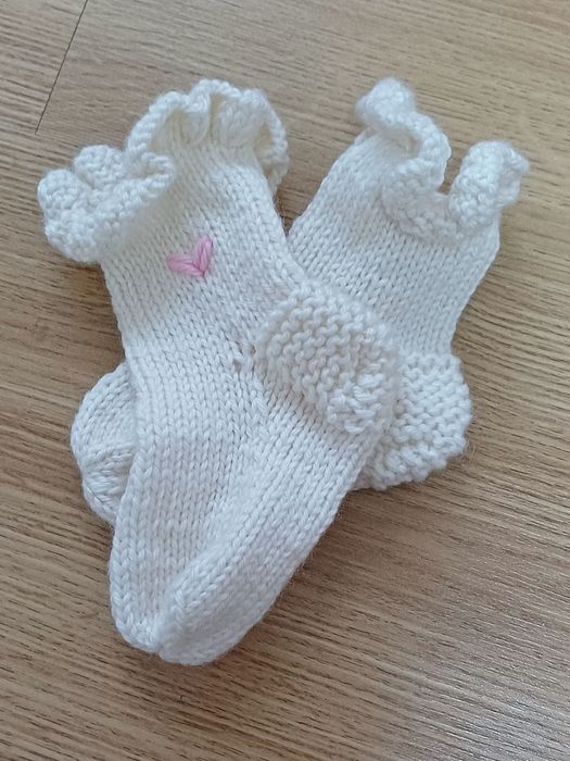 Продам в'язаний тепленький набір!в подарунок зефірна в'язана шапочка!