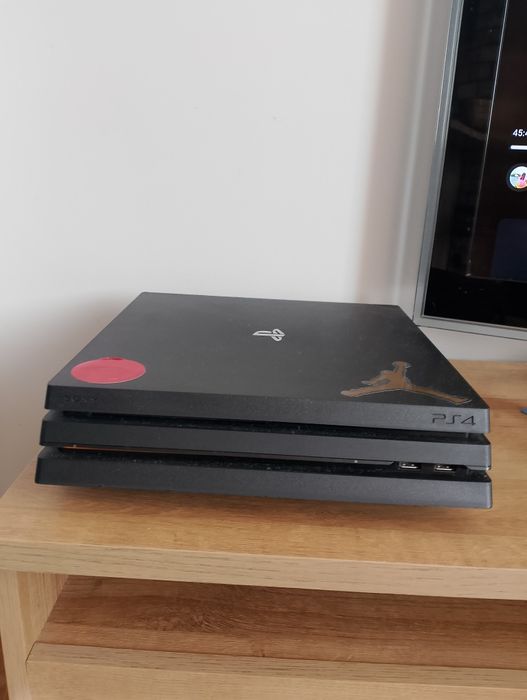 Konsola ps 4 pro