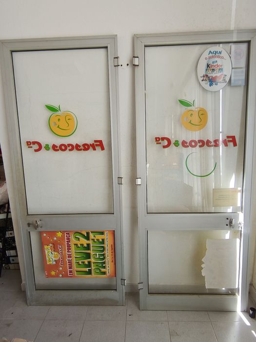 Porta de Alumínio com Vidro