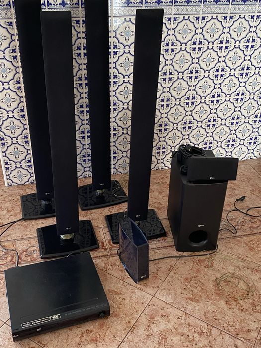 Colunas e DVD , da marca LG