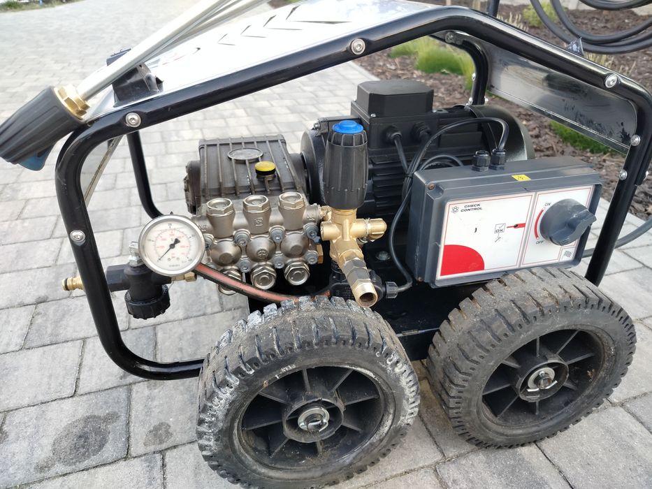 Myjka ciśnieniowa Maxima biemmedue interpump 200 bar