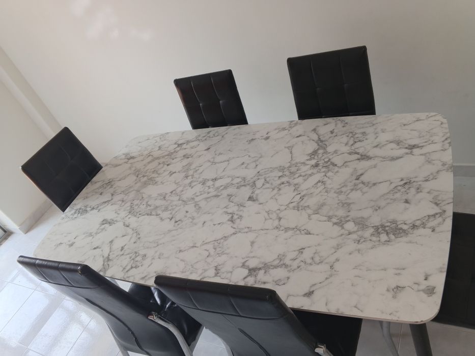 Mesa de jantar com 6 cadeiras