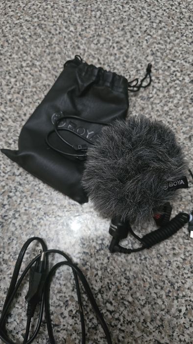 Canon D2000 Camera64740810553729123