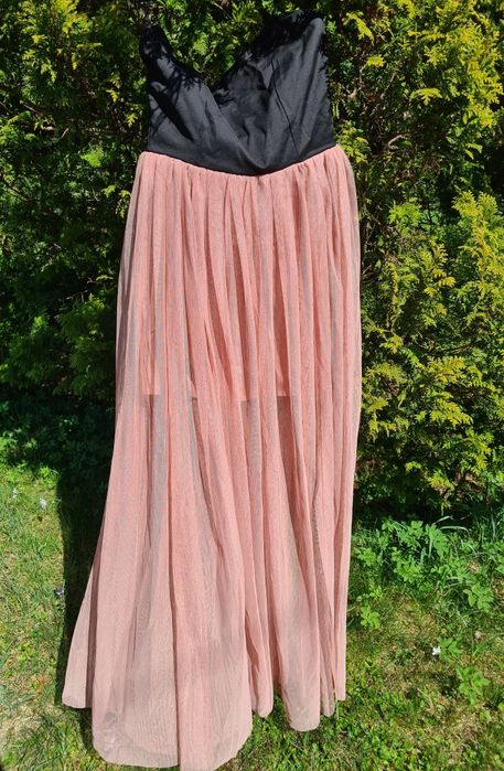 Długa sukienka bez ramiączek maxi tiulowa