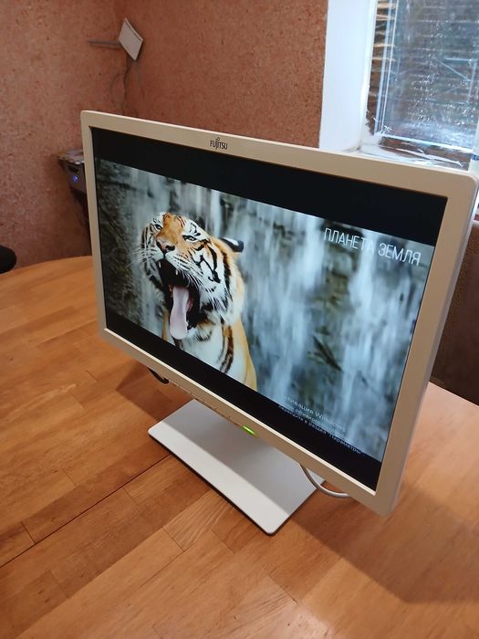 Монитор Fujitsu - Siemens  B22W -7 LED Профессиональный
