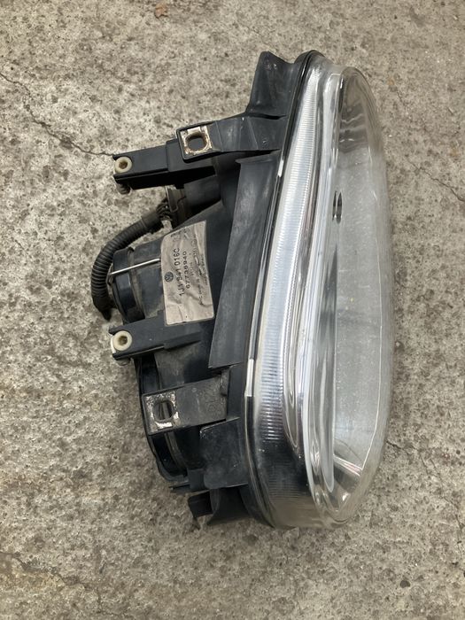 VW Golf IV 4 - lampa przód lewa prawa