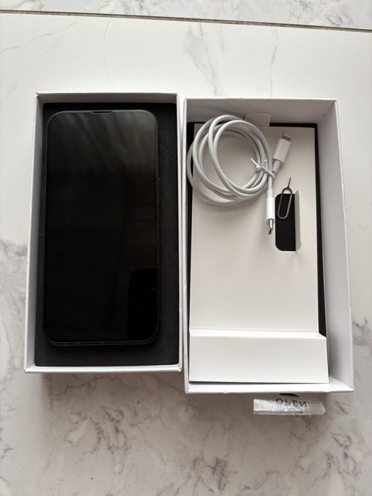 Продам телефон  iPhone 13 /256GB