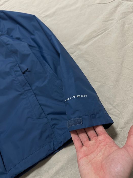 Ветровка Columbia omni tech синій колір