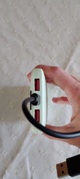 Powerbank verde com cabo