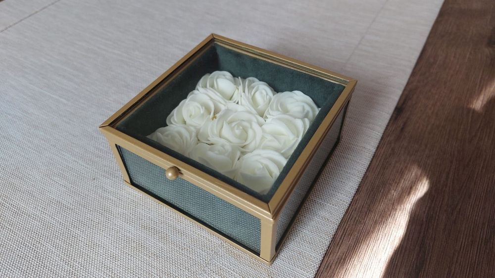 Pudełko na obrączki, butelkowa zieleń, złota obramówka, róże