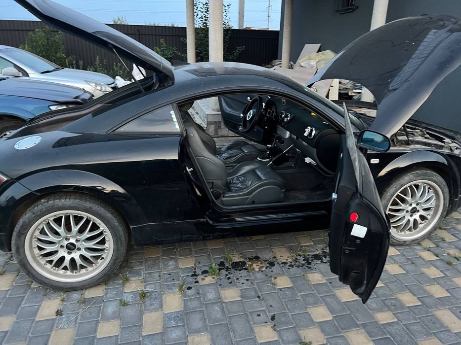 Продам AUDI  TT  1999