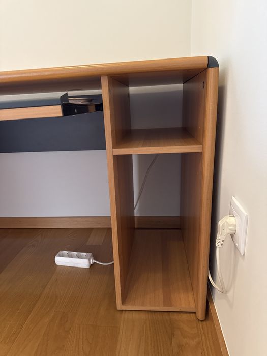 Secretária de madeira maciça