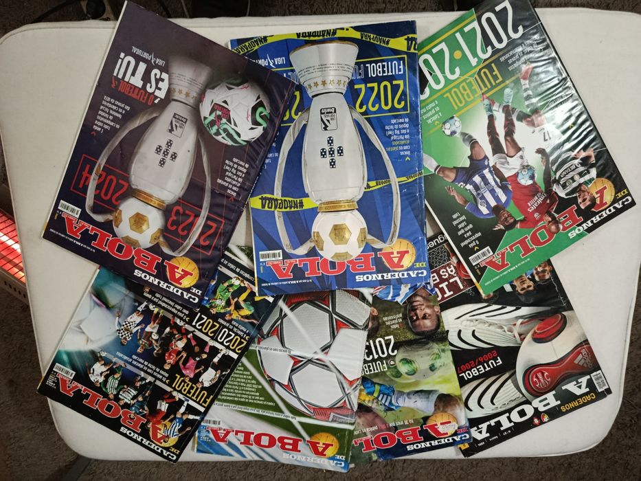 7 Revistas  CADERNOS de A BOLA (Futebol)