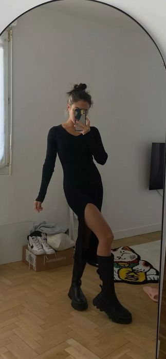 Czarna maxi sukienka rozcięciem