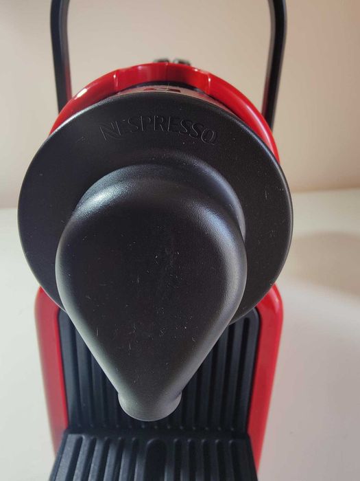 Máquina de Café Nespresso Krups Inissia (Ótimo Estado)