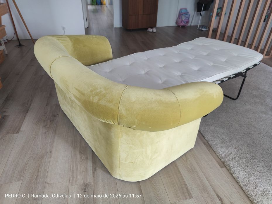 Sofá com cama incluida