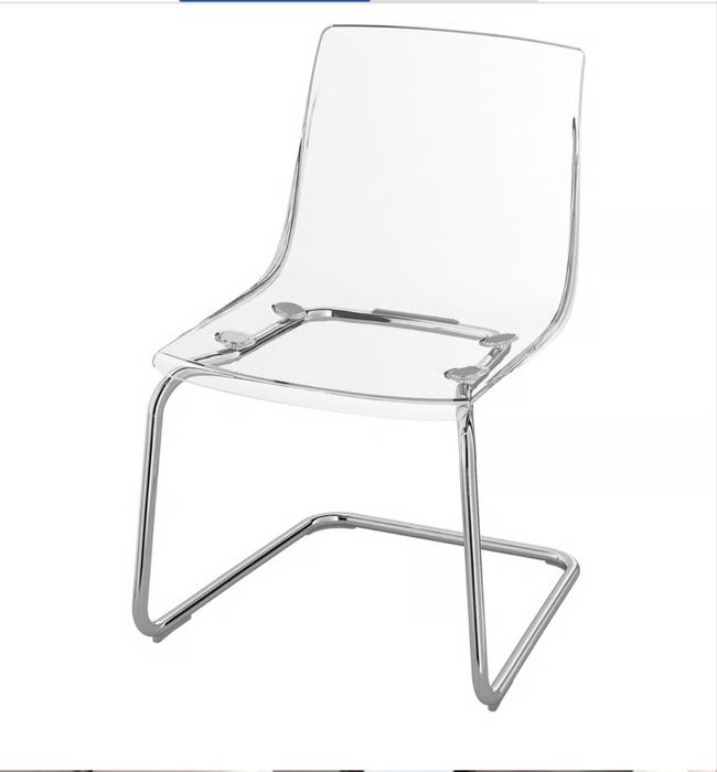 Conjunto de mesa e seis cadeiras