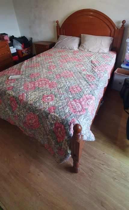 Quarto de casal completo em muito bom estado