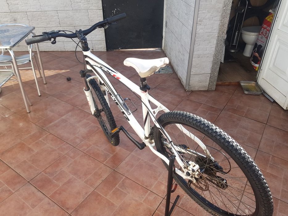 Bicicleta roda 26 travão de disco á frente e atrás impecável