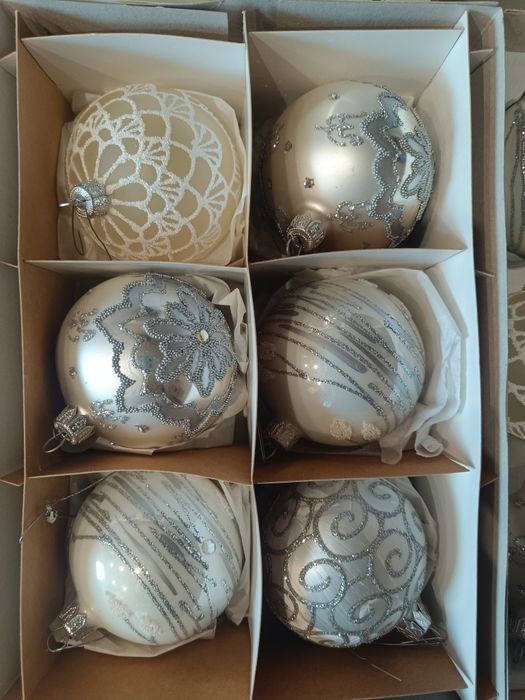 Bombki szklane białe i srebrne