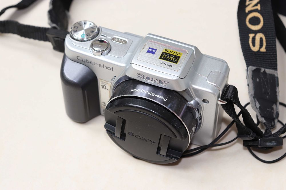 Aparat Sony Cyber-shot DSC-H10 nie wiem czy działa