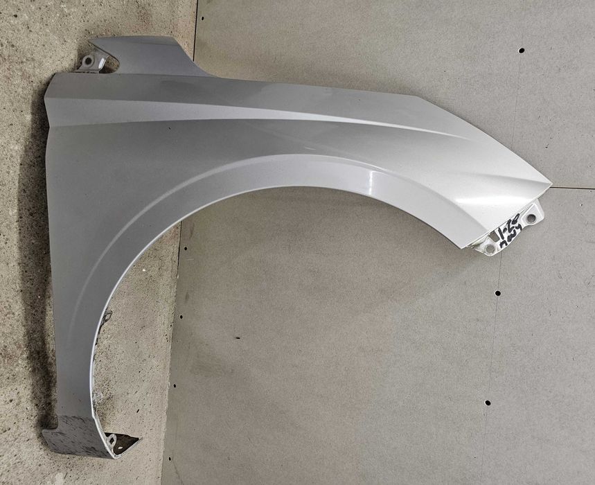 Hyundai I20 I-20 błotnik przód przedni prawy od 2020r.