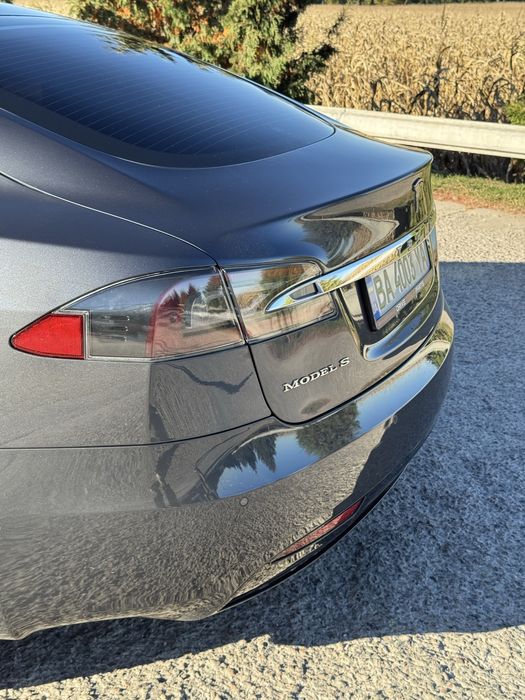 Tesla model S 90D