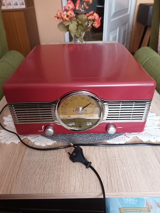 Gramofon retro Axxion TT-29 RED jak nowy z radiem FM/AM i wbudowanymi głośnikami stereo stylizowany na lata 50 ubiegłego wieku !