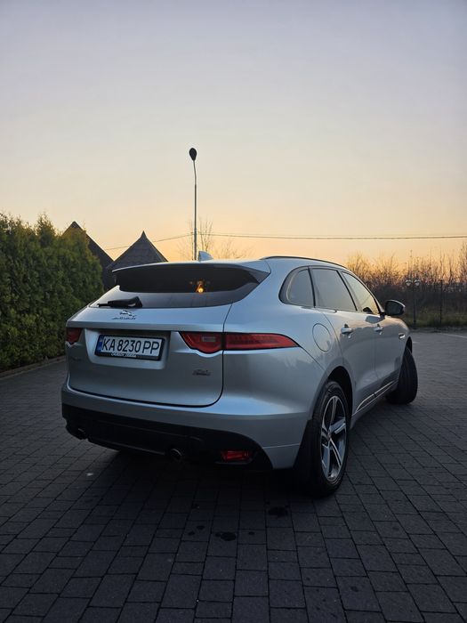 Jaguar F-Pace 2017рік