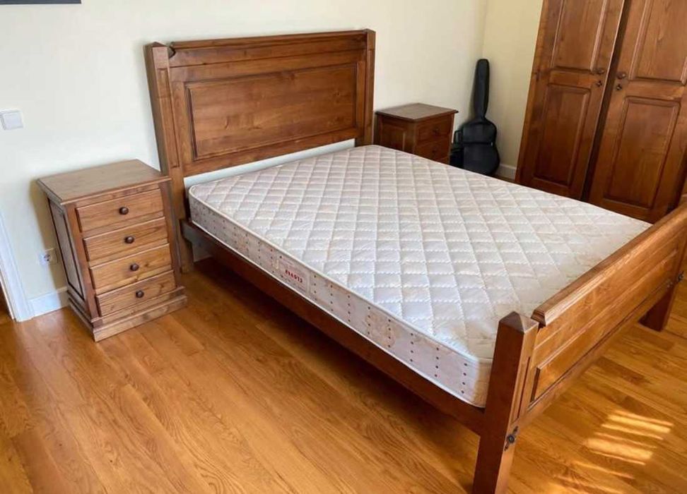 Quarto completo de madeira maciça