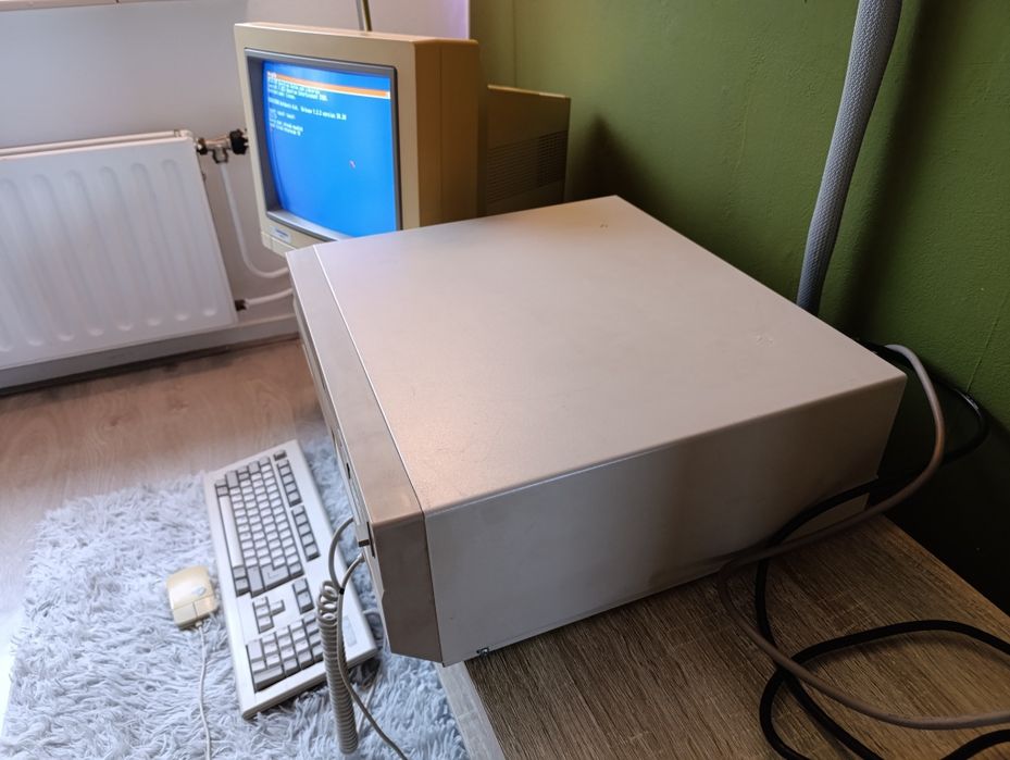 Amiga 2000 commodore stary komputer niezwykle rzadki