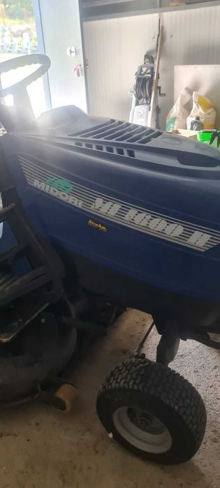 Trator de cortar relva