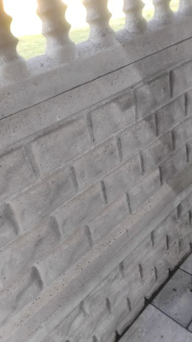 Mycie kostki brukowej i betonowych ogrodzeń