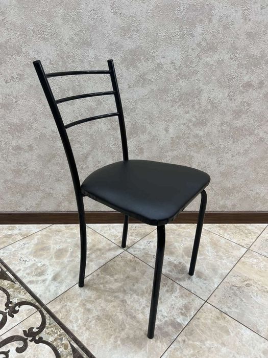 Кухонні стільці на кухню і балкон