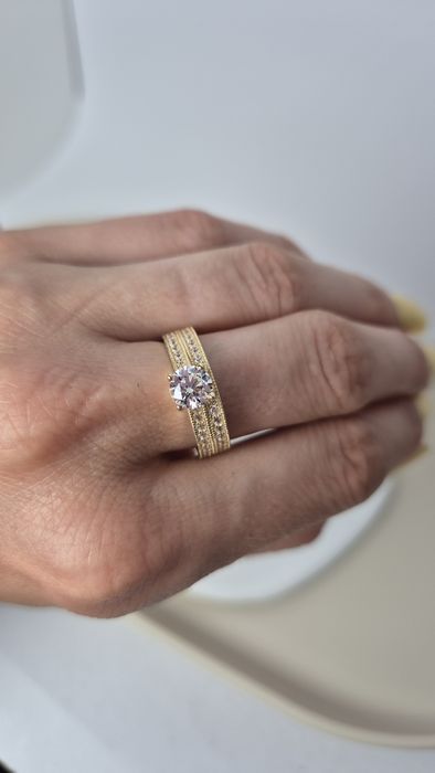 Nowy złoty pierścionek zaręczynowy z cyrkonią,cyrkoniami,obrączka p585