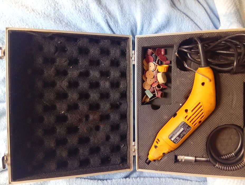 Esmeriladora multifunções com acessórios