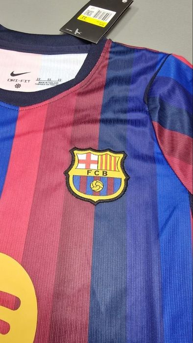 Kit de camisola e calção do Barcelona