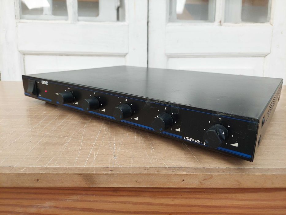 Pré-amplificador UDE PX-9 profissional 4 canais - Made in Spain