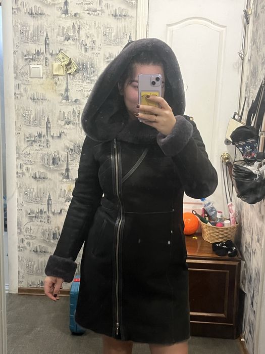 Дубленка новая, темно серая, с капюшоном