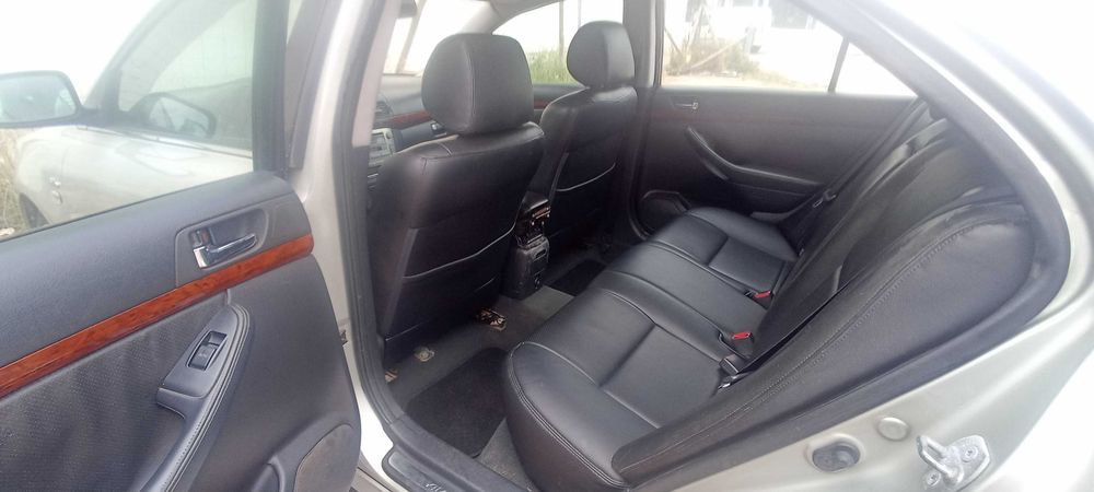 Toyota Avensis 2.0D T25 ano 2003 com 230kms
