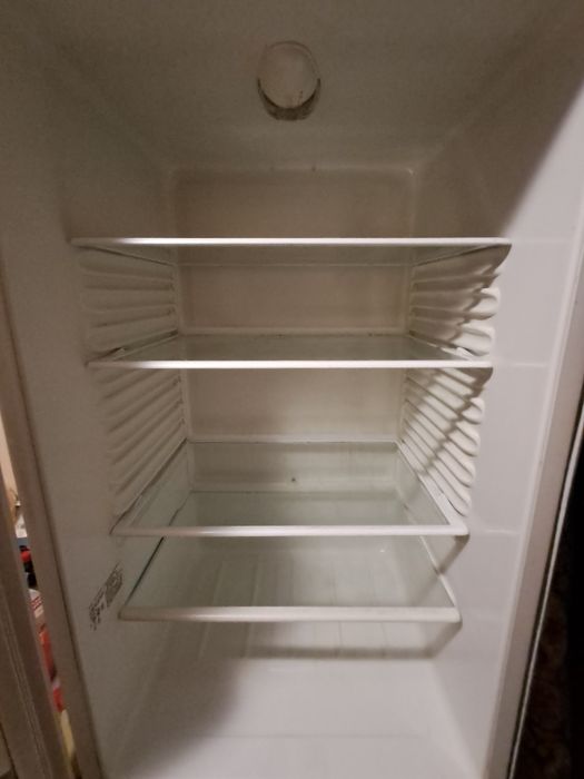 Продам 2 камерный холодильник Атлант .