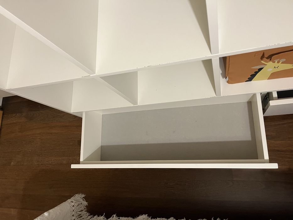 Armário de cubos e gavetas
