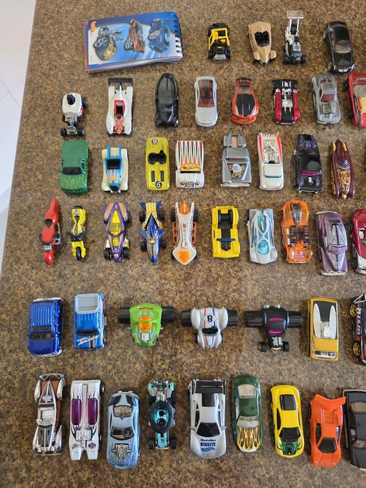 Coleção 74 carros Hot Wheels + pista