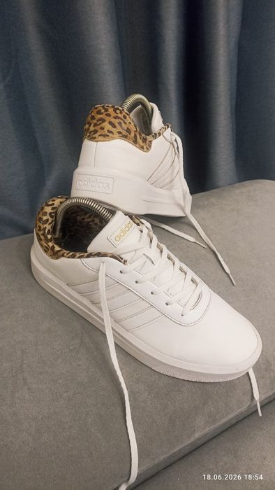 Кросівки Adidas Court Platform